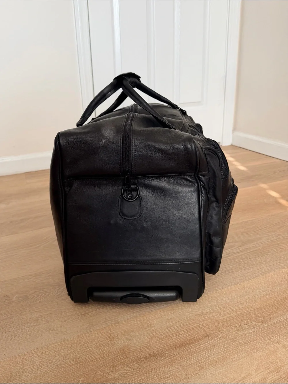 $1,250 NWOT Large Leather Rolling Duffel Bag Wheeled Carry On Handmade Colombia